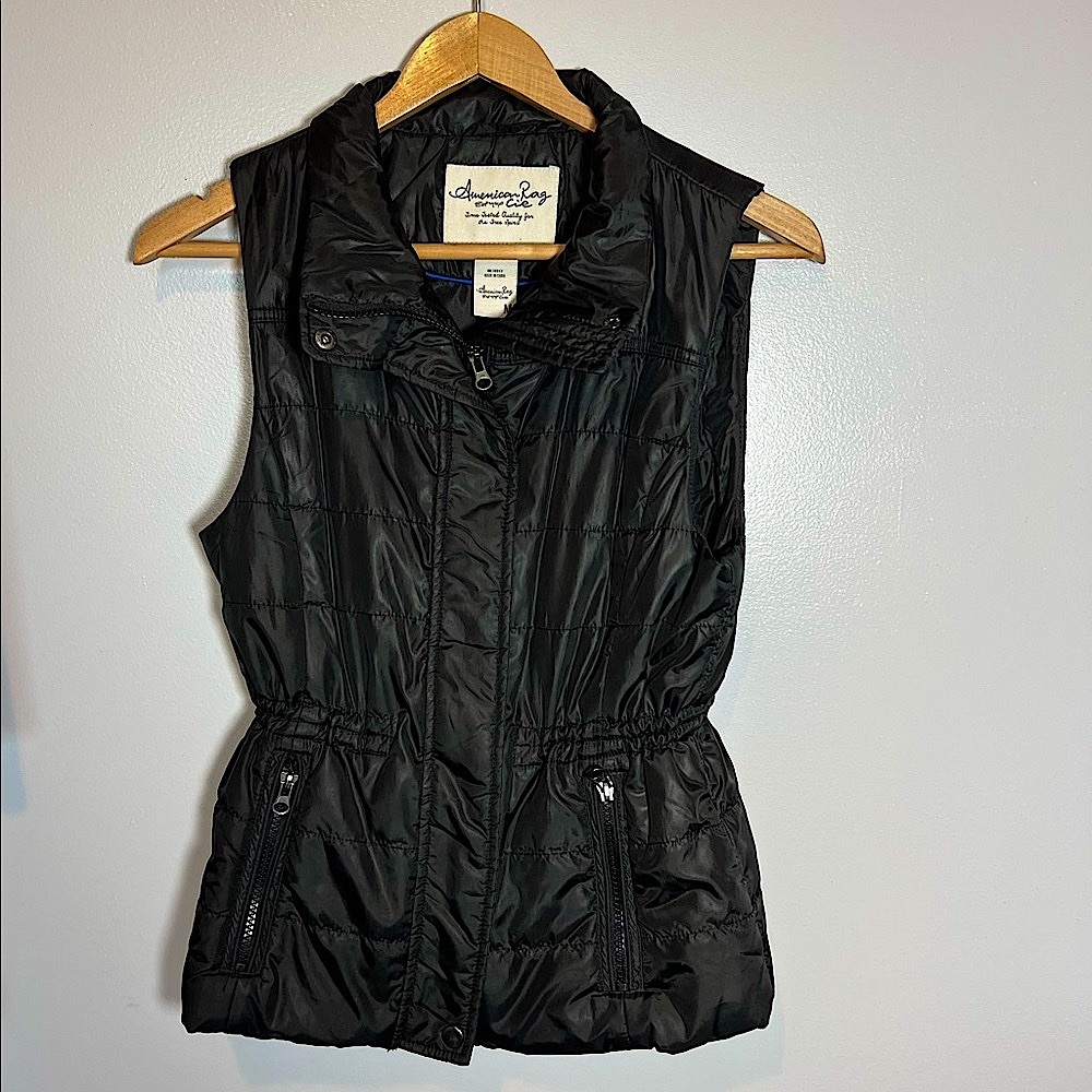American Rag Womens black puffer vest